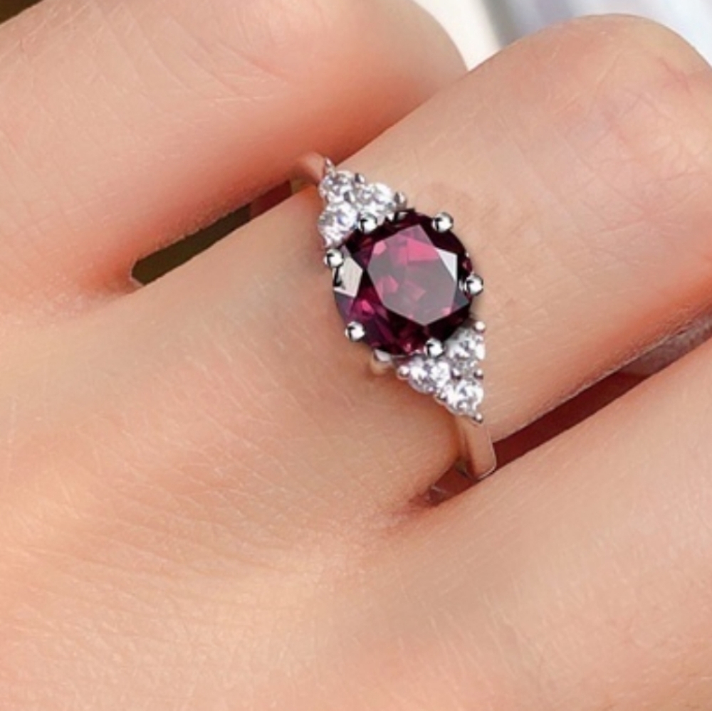 Red Ruby Diamond Ring - Picture 3 of 9